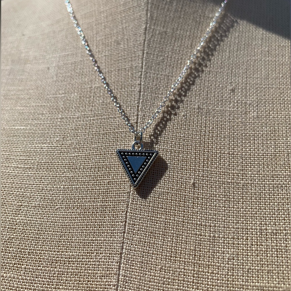 NWT Sterling Silver Plated Chain & Triangle Charm Necklace. - Picture 4 of 8